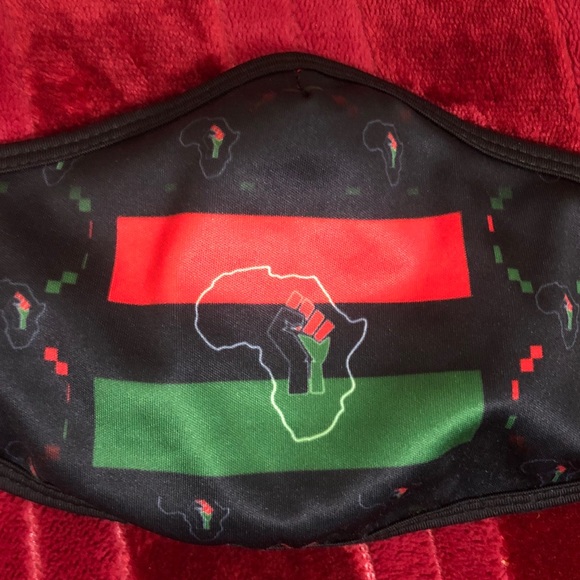 Red Black Green cloth face Mask - Picture 3 of 6